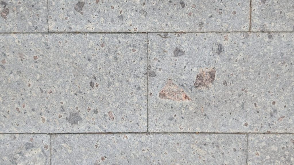 trachite di serrenti pietra naturale sarda