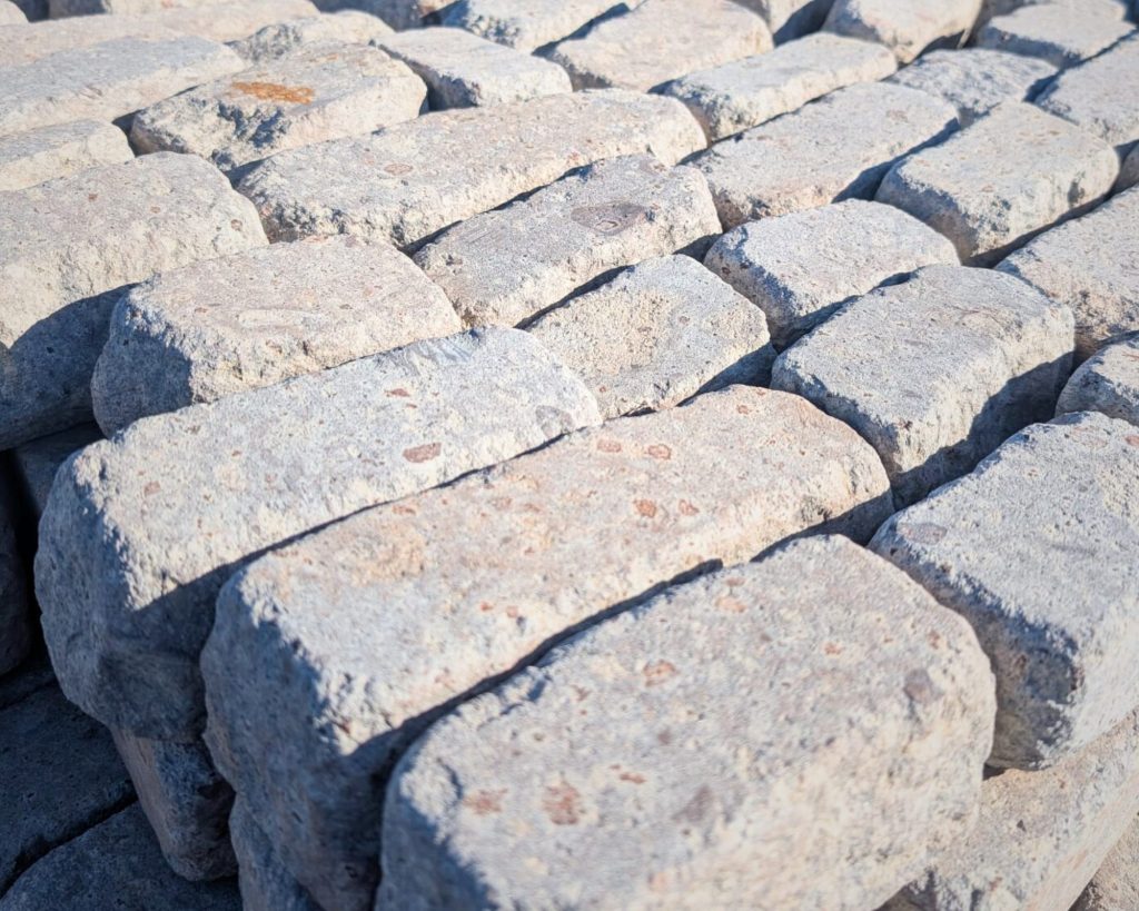 Lavorazione Pietra Naturale Sardegna: 10 Indicazioni in sicurezza per sceglierla 2 lavorazione pietra naturale sardegna trachite di serrenti