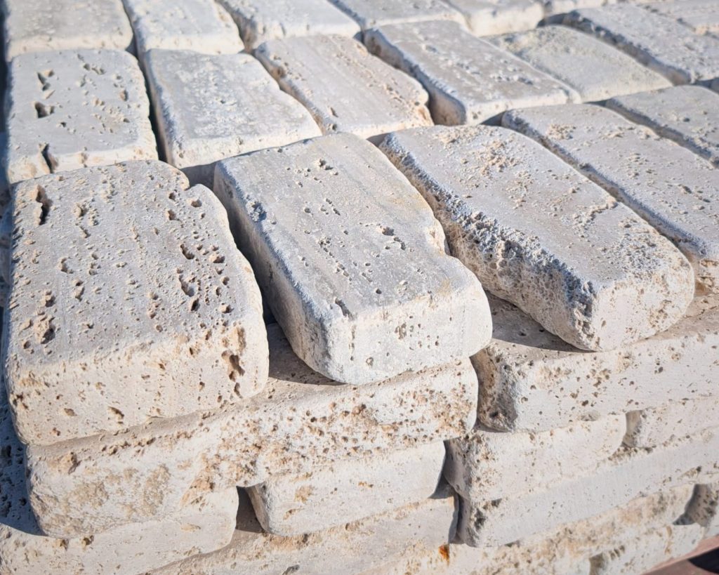 Lavorazione Pietra Naturale Sardegna: 10 Indicazioni in sicurezza per sceglierla 6 lavorazione pietra naturale sardegna travertino romano