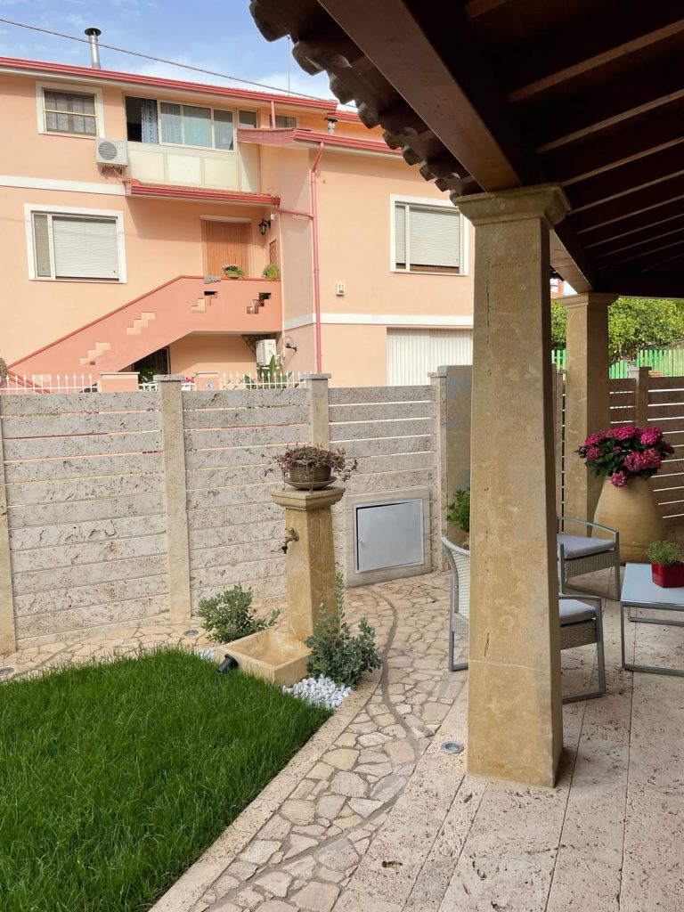 marmista cagliari rivestimento esterno e colonne in arenaria